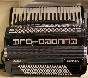 Accordiola Piano V 120 bas / 5 korig Dit is een consignatie accordeon