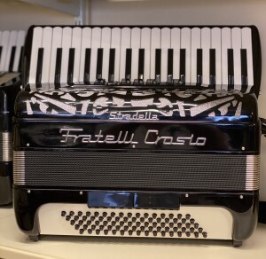 Fratelli Crosio 80 bas / 3 korig Dit is een consignatie accordeon