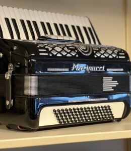 80 bas/3 korig Dit is een consignatie accordeon.